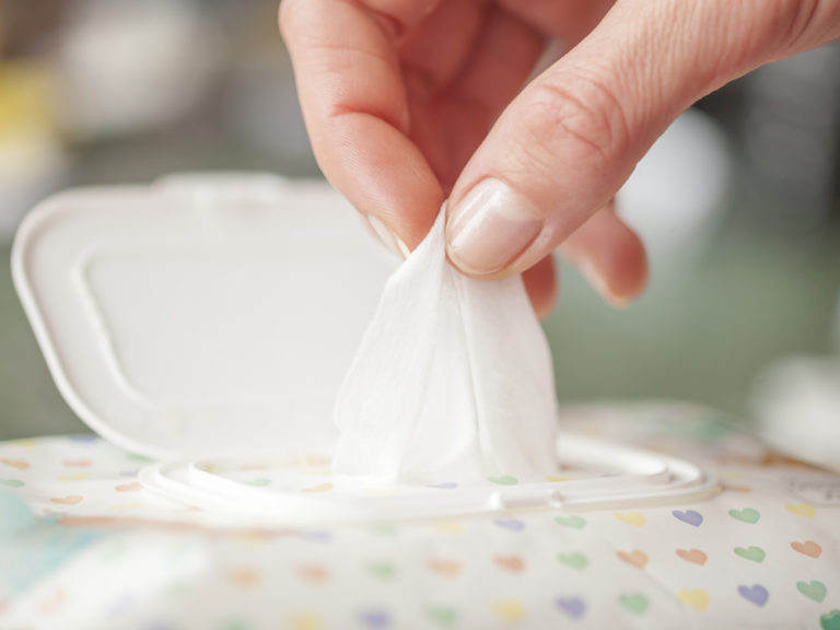 5 Homemade Baby Wipe Solution Recipes (2022)